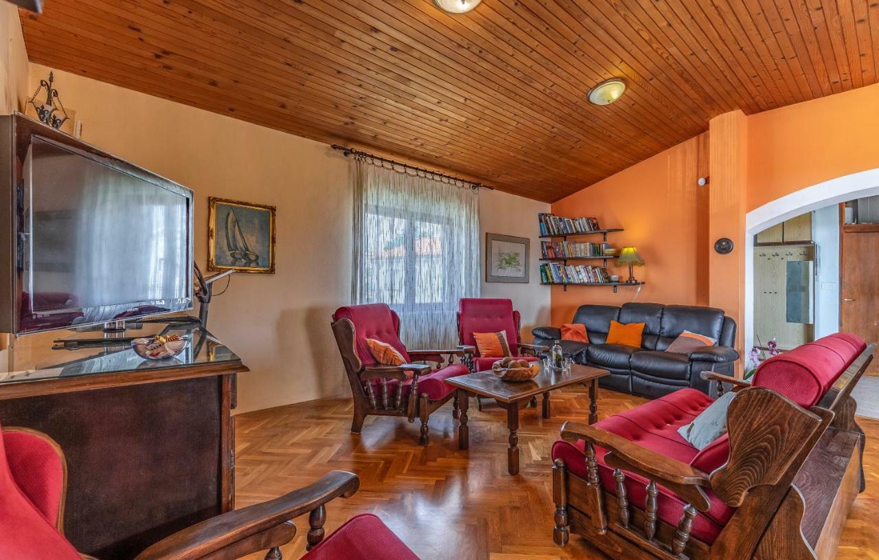 Apartment Lorencin Milka