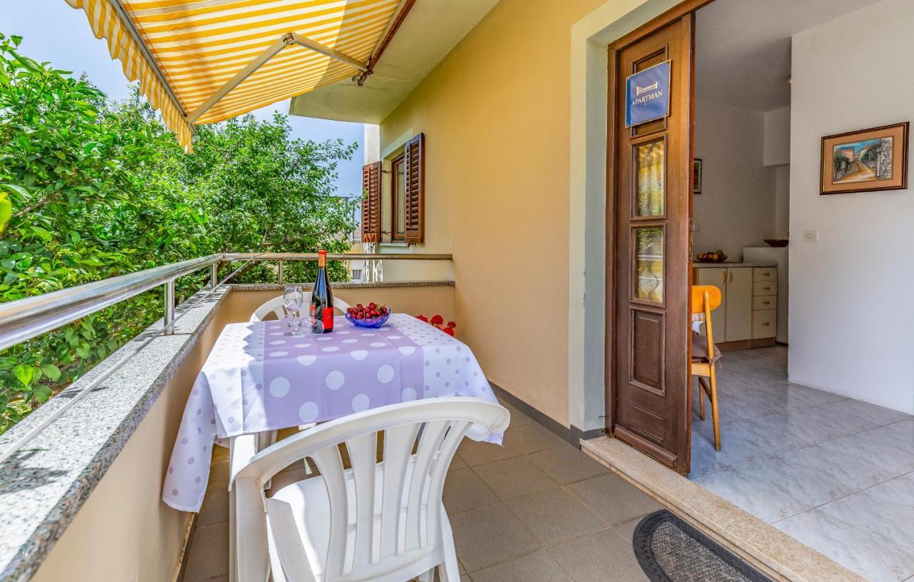 Apartment Lorencin Milka