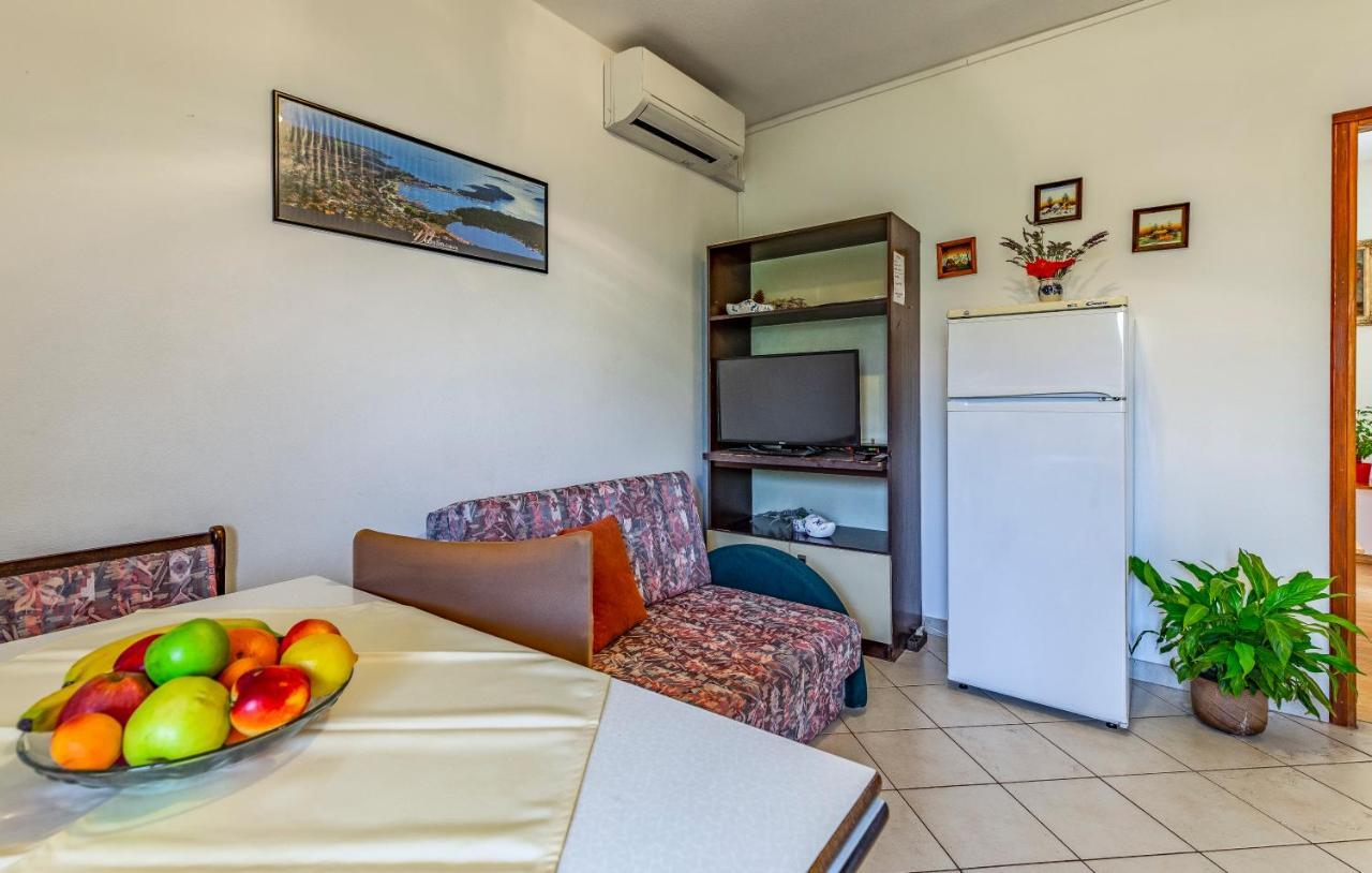 Apartment Lorencin Milka